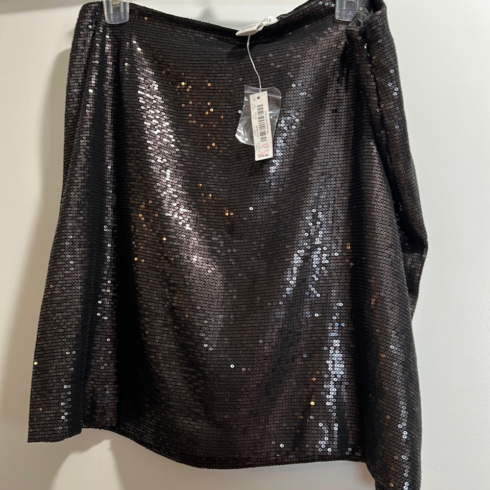 Size 14 NWT Black Sequins skirt, elastic waist. White house Black Market 75% off